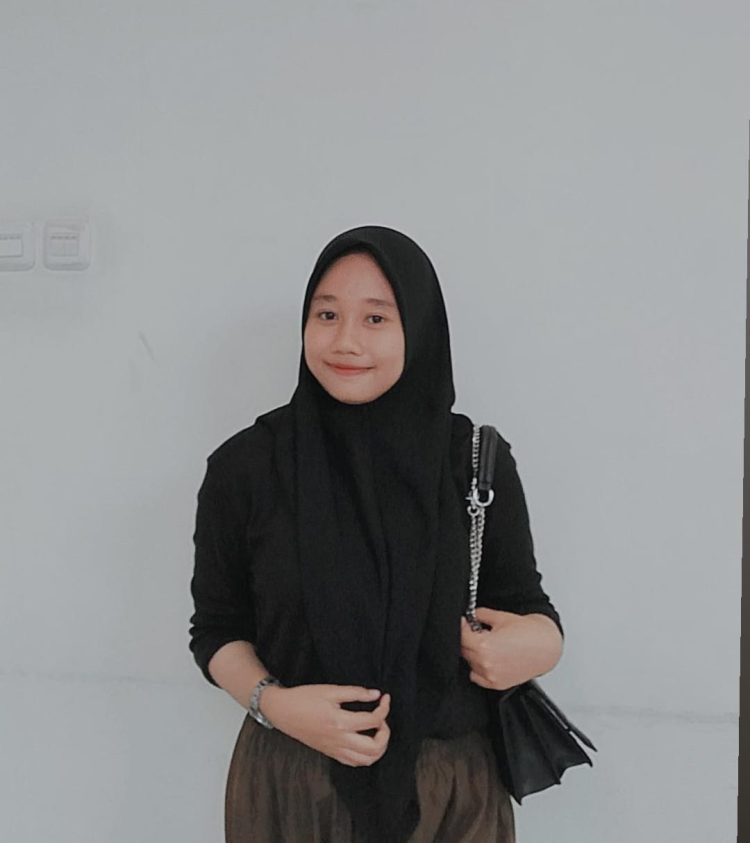 Amelia Yasin  Mahasiswi dari Prof. Dr. Novianty Djafri, S.Pd.I., M.Pd.I di Jurusan Manajemen Pendidikan. Fakultas Ilmu Pendidikan, Universitas Negeri Gorontalo.