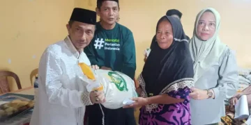 Bupati Gorontalo Menyalurkan Bantuan Beras Cadangan Pangan Pemerintah