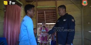 Haris Tome Bersama Tim Verifikasi Temui Calon Penerima BSPS Yang Dikaruniai 3 Orang Anak