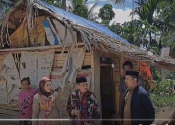 Bupati Gorontalo dan Fory Naway Sambangi Rumah Warga Miskin Ekstrim