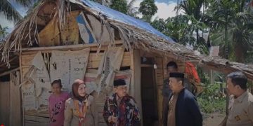 Bupati Gorontalo dan Fory Naway Sambangi Rumah Warga Miskin Ekstrim