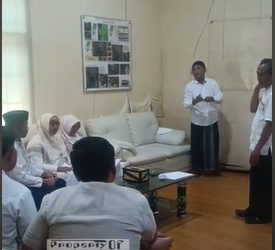 Kabid Pertanahan Berbagi Ilmu Dengan Staff di Kantor dinas Perkim