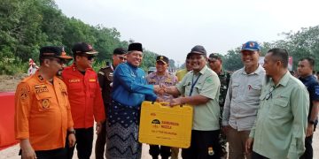 Bupati Siak Terima 10 Set Alat Pemadam Karhutla dari PT Arara Abadi – APP Sinar Mas