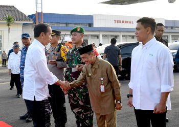 Bupati Gorontalo Mendampingi Presiden Jokowi Meresmikan Inpres Jalan Provinsi
