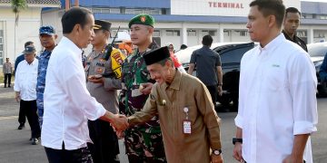 Bupati Gorontalo Mendampingi Presiden Jokowi Meresmikan Inpres Jalan Provinsi