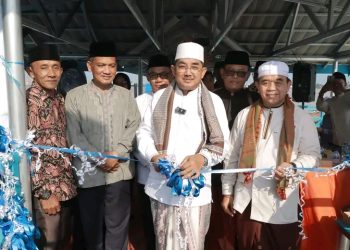 Bupati Tanjab Barat Resmikan Halte Sungai di Desa Kuala Baru