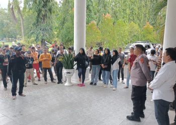 Asisten Administrasi Umum Haris Tome Terima Demo Aktivis Limboto Limboto