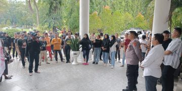 Asisten Administrasi Umum Haris Tome Terima Demo Aktivis Limboto Limboto