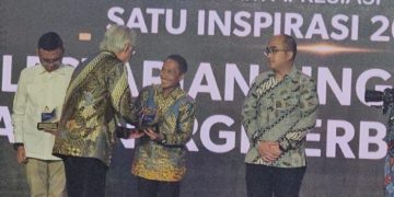 Nelson Pomalingo Terima Penghargaan Sebagai Tokoh Inspiratif 2024