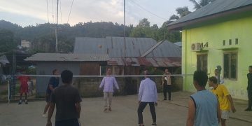Calon Bupati dan Wakil Bupati Gorontalo Roni-Adnan Main Takraw di Tonala