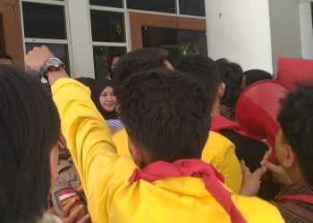 Ditemui Oleh Asisten II Setda Kabupaten Gorontalo, Mahasiswa Minta Bertemu Langsung Dengan Bupati