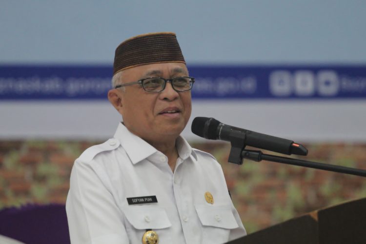 Bupati Gorontalo Sofyan Puhi
