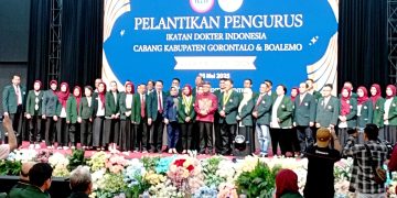 Hadir di Pelantikan, Bupati Sofyan Ajak Kolaborasi Pengurus IDI Kabupaten Gorontalo Periode 2025-2028