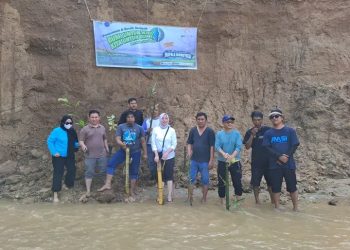 Peringati Hari Lingkungan Hidup, Di Kabgor Unsur Forkopimda Kabupaten Bersama Organisasi Dan Komunitas Gelar Penanaman Pohon di Bantaran Sungai