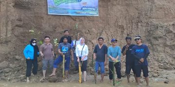 Peringati Hari Lingkungan Hidup, Di Kabgor Unsur Forkopimda Kabupaten Bersama Organisasi Dan Komunitas Gelar Penanaman Pohon di Bantaran Sungai