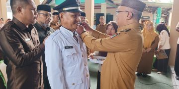 Bupati Gorontalo Lantik Penjabat Kades Batuloreng