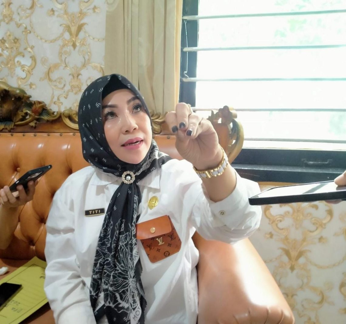 Plt. Kepala Dinas Sosial, Titi Nur (Foto Jarak.id (04/06/2025).