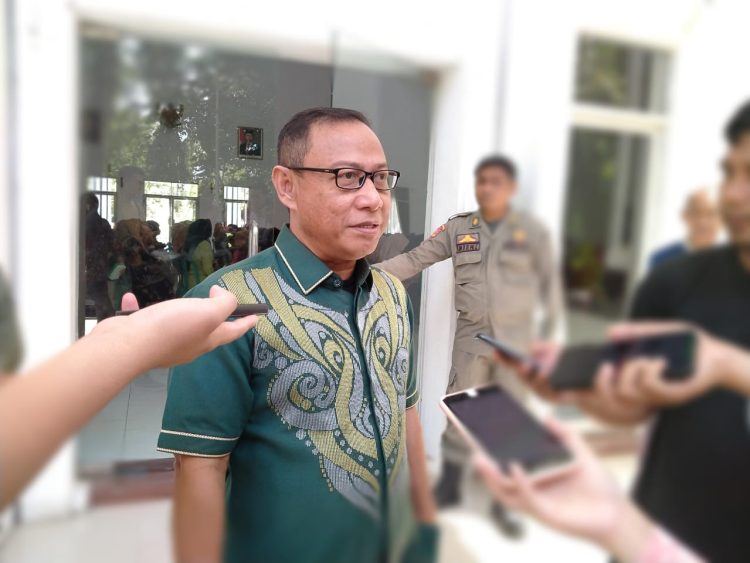 Foto Pj. Sekda Kabupaten Gorontalo Trizal Entengo Usai Membuka Sosialisasi JKN di Gedung Kasmat Lahay.