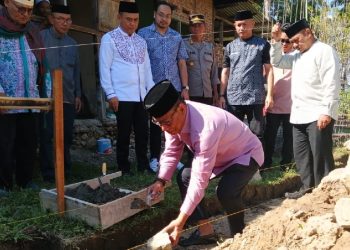 Pj. Sekda Kabgor Letakan Batu Pertama Pembangunan Masjid Raudhatul Jannah