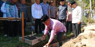Pj. Sekda Kabgor Letakan Batu Pertama Pembangunan Masjid Raudhatul Jannah