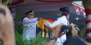 Wabup Tonny Inspektur Upacara Penurunan Bendera Merah Putih HUT RI Ke- 80   