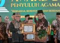 Bupati Sofyan Puhi Terima Penghargaan Dari Kemenag RI