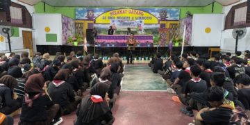 Kaka Haris Tome Beri Materi Etika Gerakan Pramuka di PTA SMAN 2 Limboto