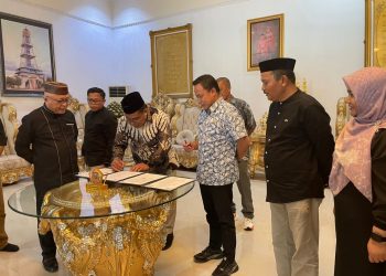 Sekda Kabgor Teken MOU Dengan Pemrov  Terkait Pinjam Pakai Arena Pacuan Kuda