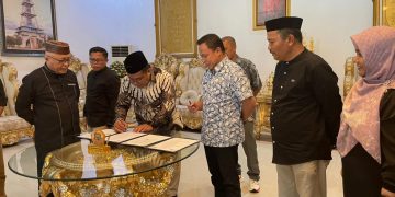 Sekda Kabgor Teken MOU Dengan Pemrov  Terkait Pinjam Pakai Arena Pacuan Kuda