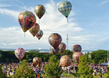 Bupati Sofyan Apresiasi Festival Ratusan Balon Udara di Limboto