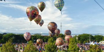 Bupati Sofyan Apresiasi Festival Ratusan Balon Udara di Limboto