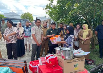 Bupati Sofyan Serahkan Bantuan Untuk Korban Kebakaran