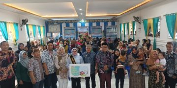 Bupati dan Sekda Serahkan Bantuan Untuk 100 Keluarga Yang Berisiko Stunting