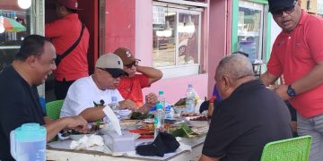 Bupati dan Wabup Gorontalo Sarapan di Lapak Kaki Lima, Wujud Nyata Dukungan Terhadap Pelaku UMKM