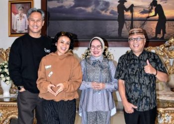 Sambut Nirina Zubir di Rumah Dinas, Bupati Sofyan Puhi Ajak Warga Gas Restorasi Run Gorontalo