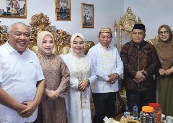 Wabup Tonny Bareng Sekda Kunjungi Kediaman Wakil Bupati Bonbol di Hari Ketiga Lebaran