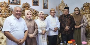 Wabup Tonny Bareng Sekda Kunjungi Kediaman Wakil Bupati Bonbol di Hari Ketiga Lebaran