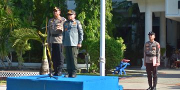 Bupati Sofyan Puhi Bertindak Sebagai Pemimpin Apel Pasukan Pengamanan  Tradisi  Lebaran Ketupat Tahun 2026