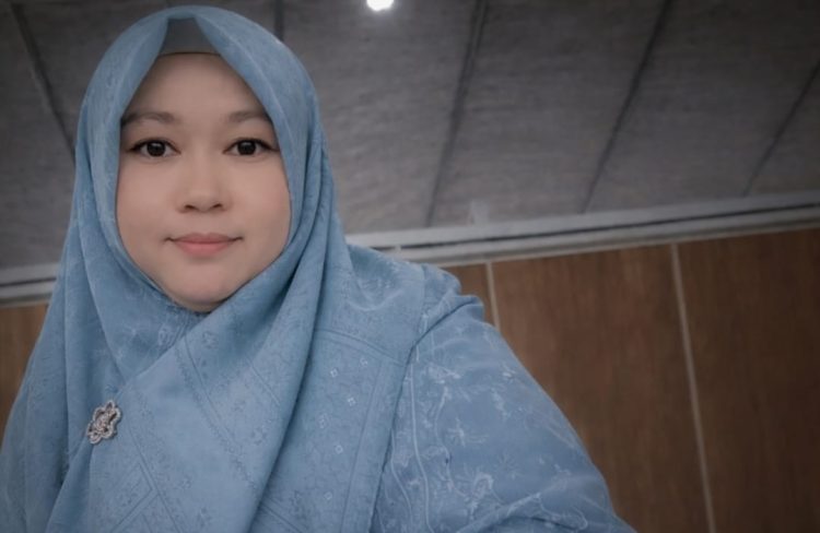 Syamsia Anapia, S. Pd.I (ibu korban)