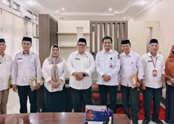 Sekda Serahkan SPT Kepada PLH Camat, Pastikan Pelayanan Tetap Optimal