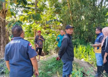 Tinjau Sungai Meluupo Kadis PUPR Kabupaten Gorontalo Pastikan Penanganan Banjir di Kelurahan Tenilo 