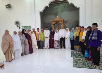 Lurah Tenilo Lepas 4 Calon Jamaah Haji di Masjid Jami’ Al-Munawwarah