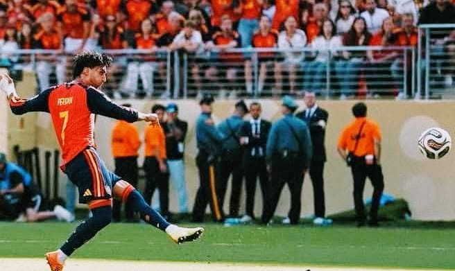 Ferran Torres berhasil Memanfaatkan Celah Pertahanan Argentina, (Foto Istimewa)
