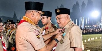 Wabup Gorontalo Tonny Junus Terima Lencana Darma Bakti dari Kwarnas Pramuka