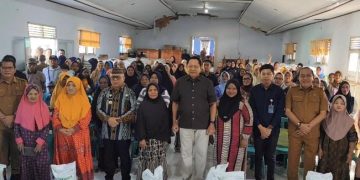 Bupati Sofyan Sampaikan Pesan Hangat Saat Serahkan Bantuan Beras