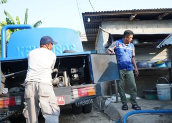 Turun Hingga Ke Dapur Warga, Haris Salurkan Air Bersih di