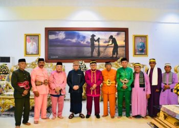 Pemangku Adat U Duluwo Limo Lopohalaa Sepakat Anugerahkan Gelar Adat Pulanga Kepada Bupati Sofyan Puhi